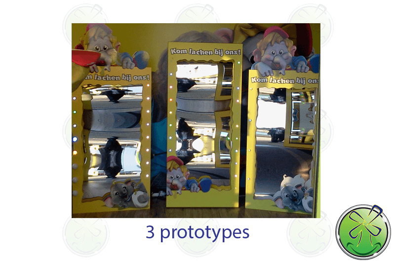 Maatwerk lachspiegels voor Intertoys, opstelling van 3 prototypes in de hal bij het hoofdkantoor van Intertoys.