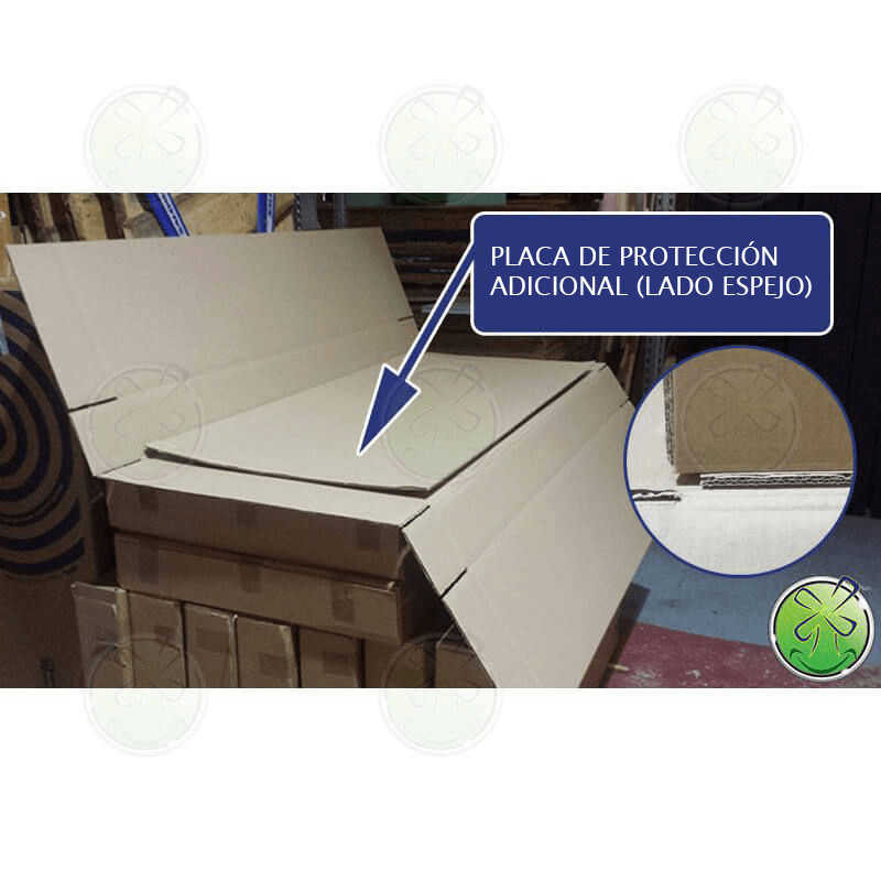 Una placa protectora adicional protege el espejo contra daños de transporte inesperados. Una placa protectora adicional protege el espejo contra daños de transporte inesperados.