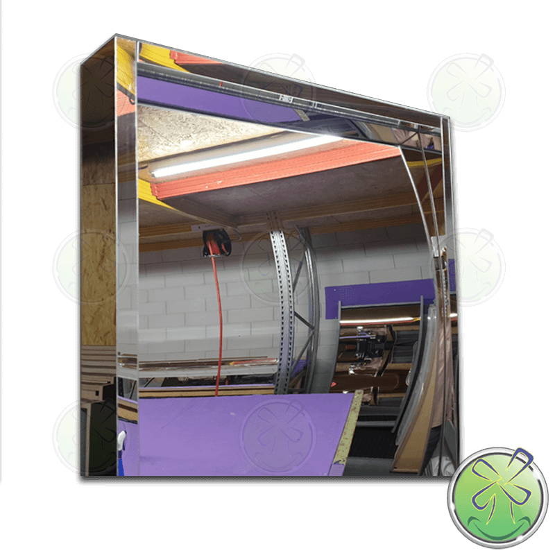 Detailopname van een volldig beplakte lachspiegel met spiegelacrylaat.